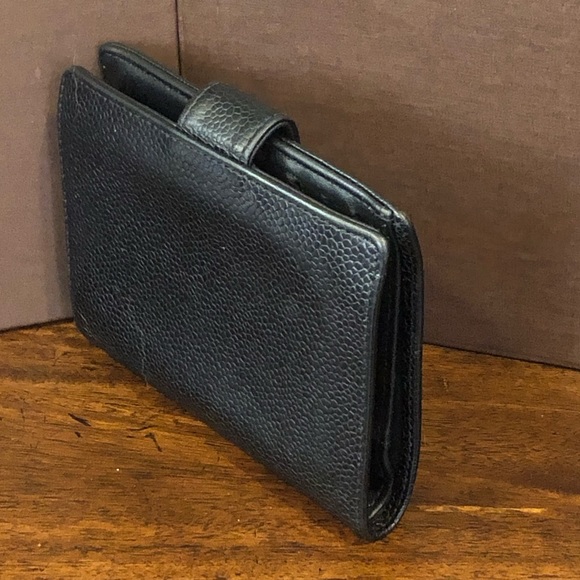 CHANEL Caviar Skin CC Logo Black Bifold Kiss Lock Wallet 3-1/2”x4-1/2” Authentic - Picture 4 of 17